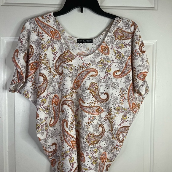 Kim & Cami Tops - Kim & Cami short sleeve eyelet pattern top.